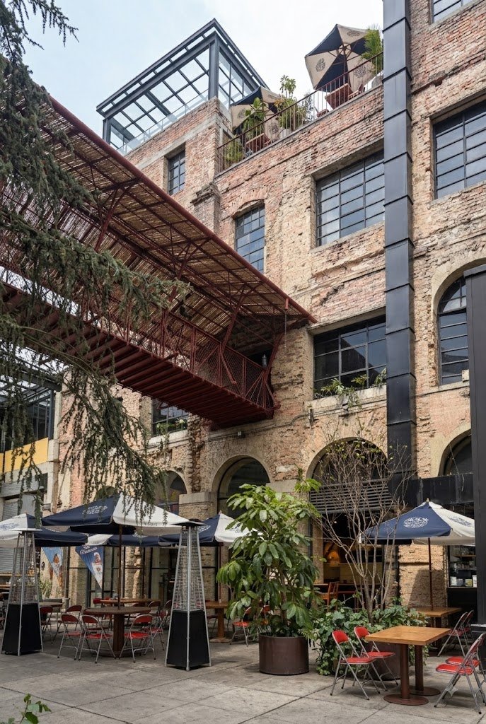 Fachada del restaurante Piqueteadero La 12 en Bogotá